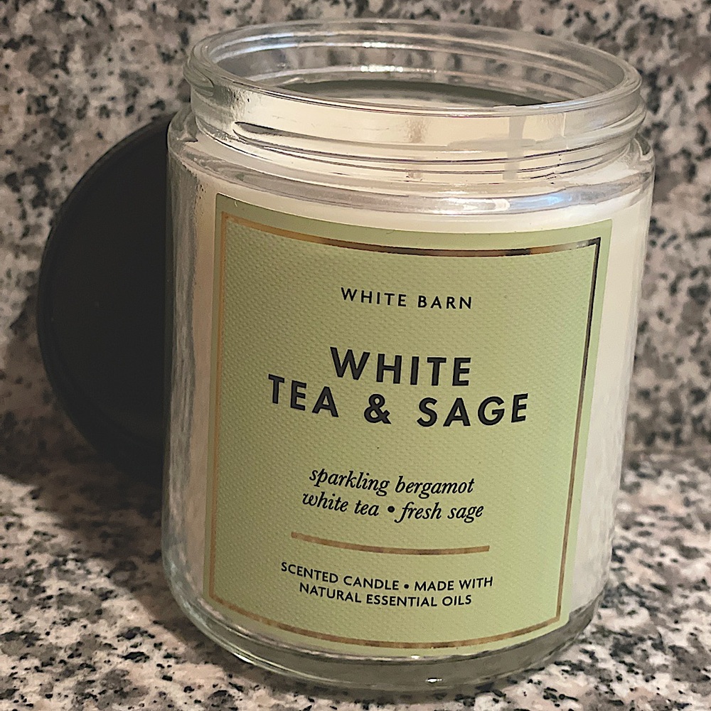 Single Wick Candle — White Tea & Sage by White Barn - Picture 4 of 8
